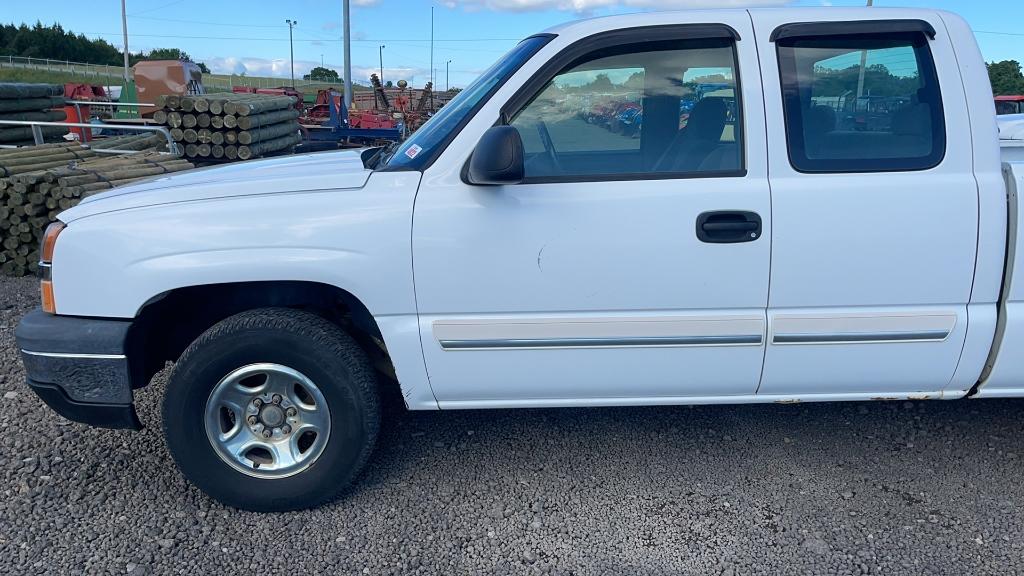 2004 CHEVROLET 1500 PICKUP TRUCK