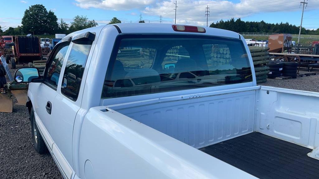 2004 CHEVROLET 1500 PICKUP TRUCK