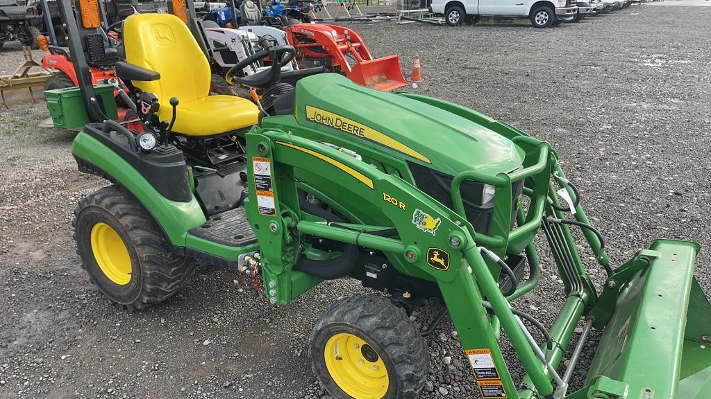 JOHN DEERE 1025R TRACTOR