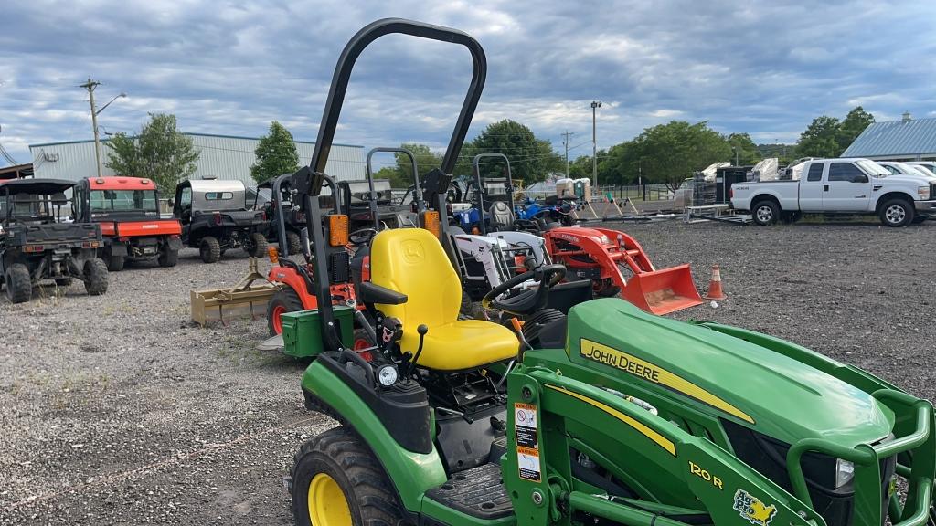 JOHN DEERE 1025R TRACTOR