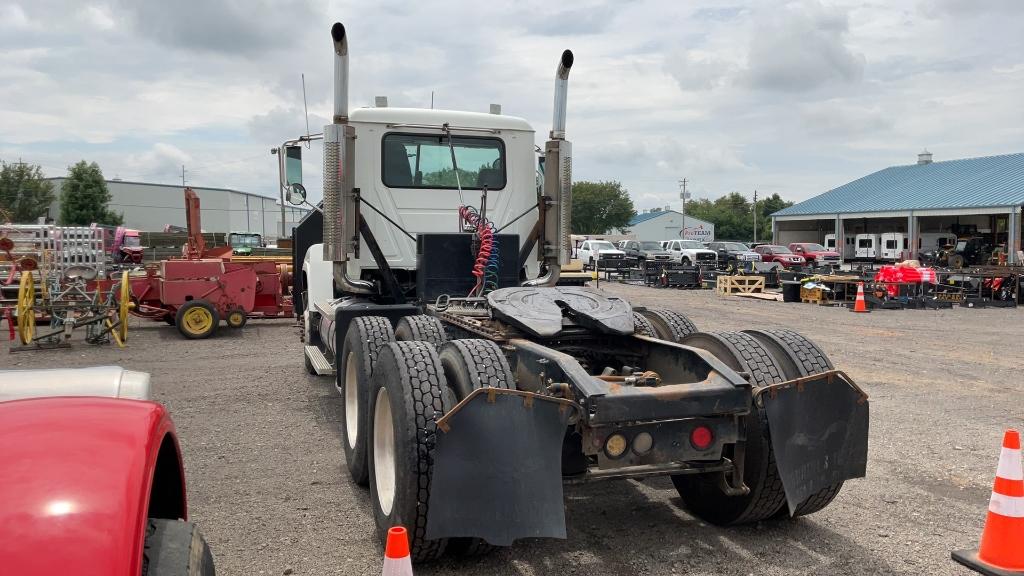 2006 MACK CH600 DAY CAB TANDEM AXLE ROAD TRACTOR