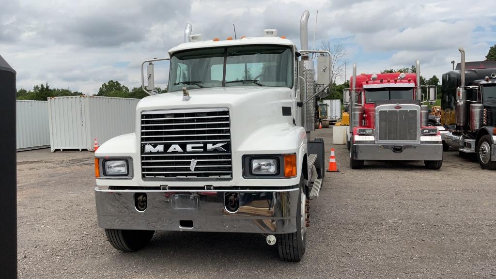 2006 MACK CH600 DAY CAB TANDEM AXLE ROAD TRACTOR