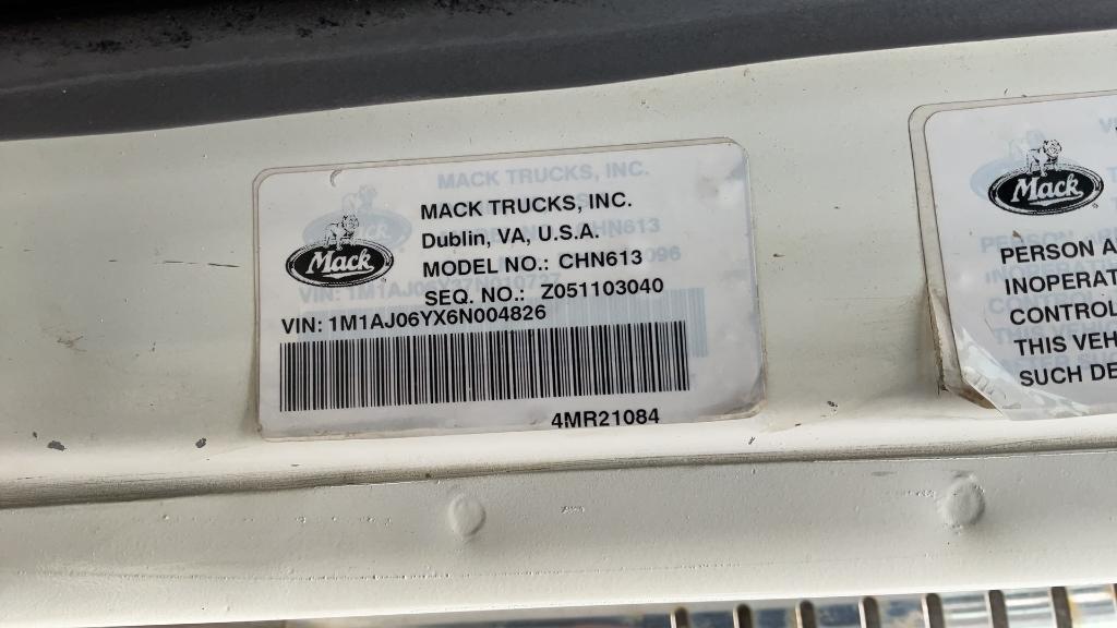 2006 MACK CH600 DAY CAB TANDEM AXLE ROAD TRACTOR