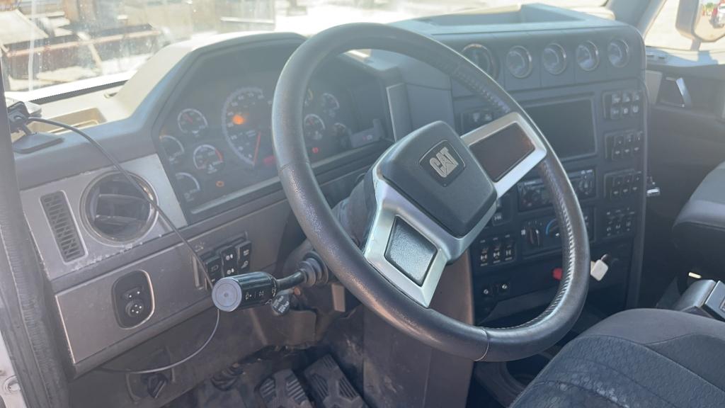 2012 CAT CT660 TANDEM AXLE ROAD TRACTOR