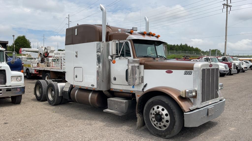 2000 PETERBILT 379 SHORT HOOD SEMI TRUCK