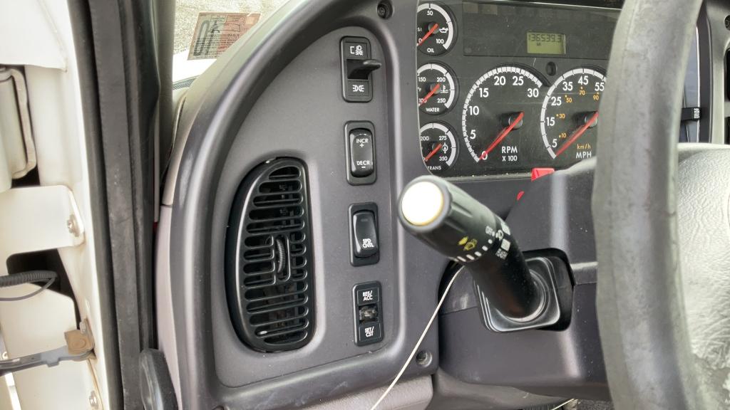 2007 FREIGHTLINER BUSINESS CLASS M2 BUCKET TRUCK