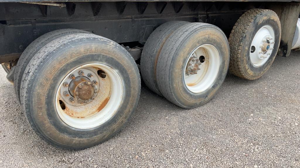 1989 KENWORTH T800 TRI-AXLE DUMP TRUCK