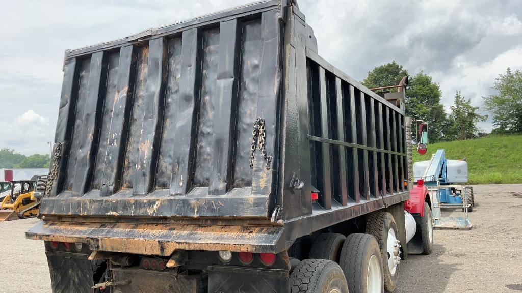 1989 KENWORTH T800 TRI-AXLE DUMP TRUCK