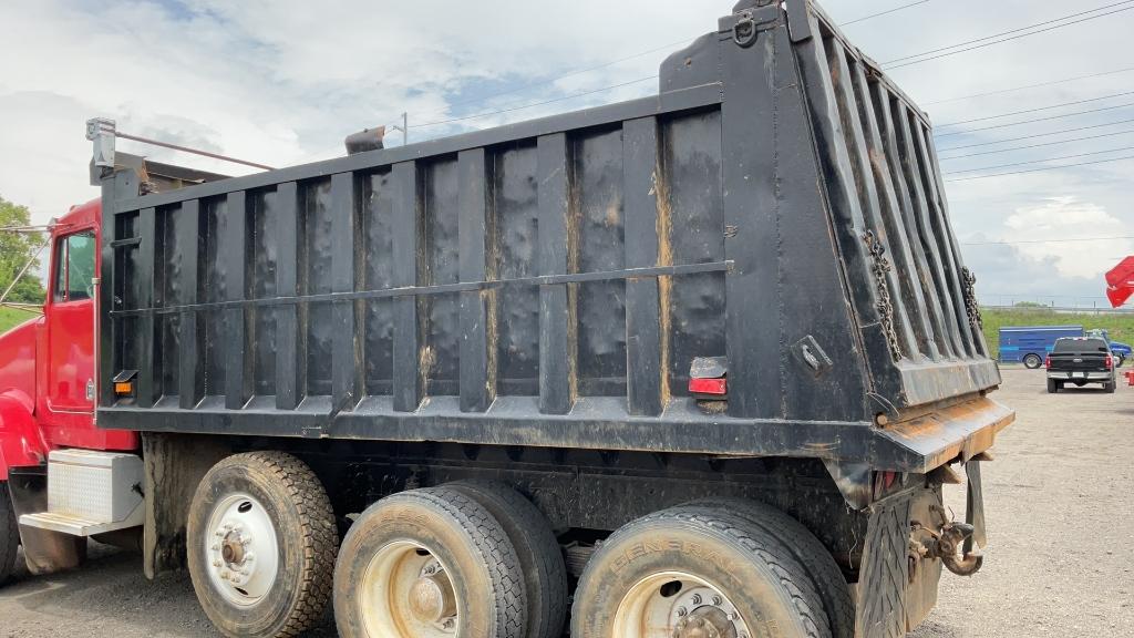 1989 KENWORTH T800 TRI-AXLE DUMP TRUCK