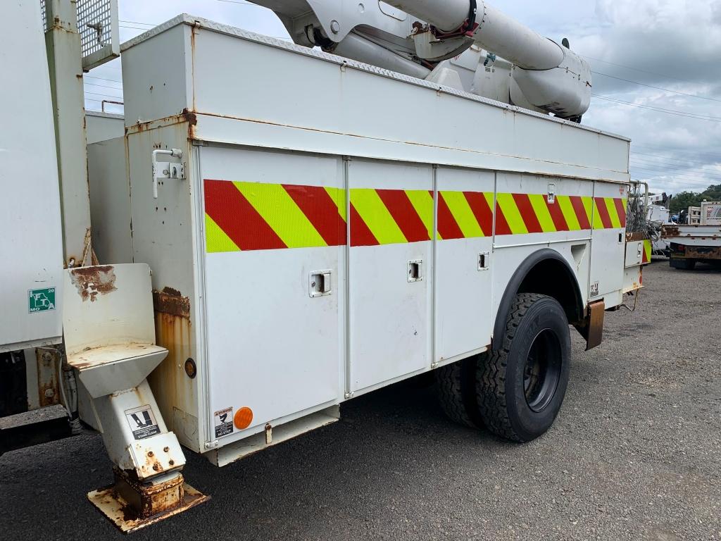 2004 INTERNATIONAL 7300 SINGLE AXLE BUCKET TRUCK