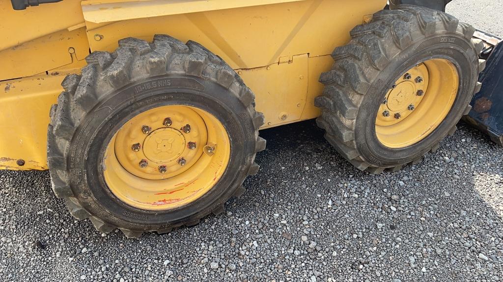 NEW HOLLAND L565 SKID STEER