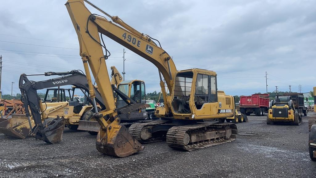 JOHN DEERE 490E EXCAVATOR