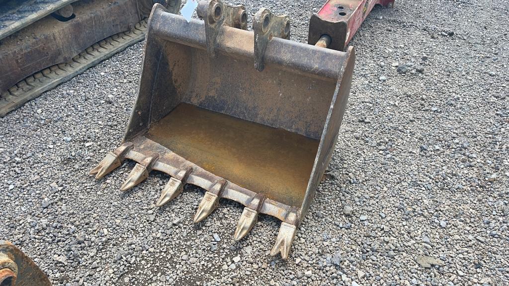 36" EXCAVATOR BUCKET