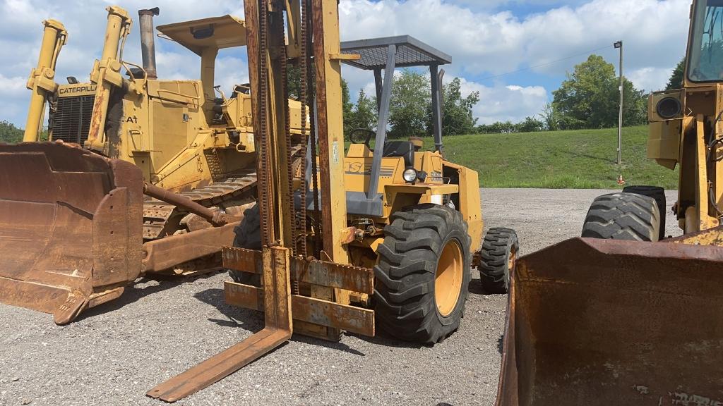 CASE 586E ALL TERRIAN FORKLIFT