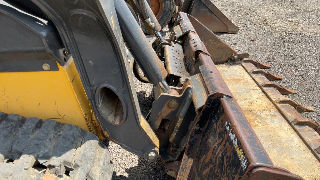 NEW HOLLAND C232 TRACK SKID STEER