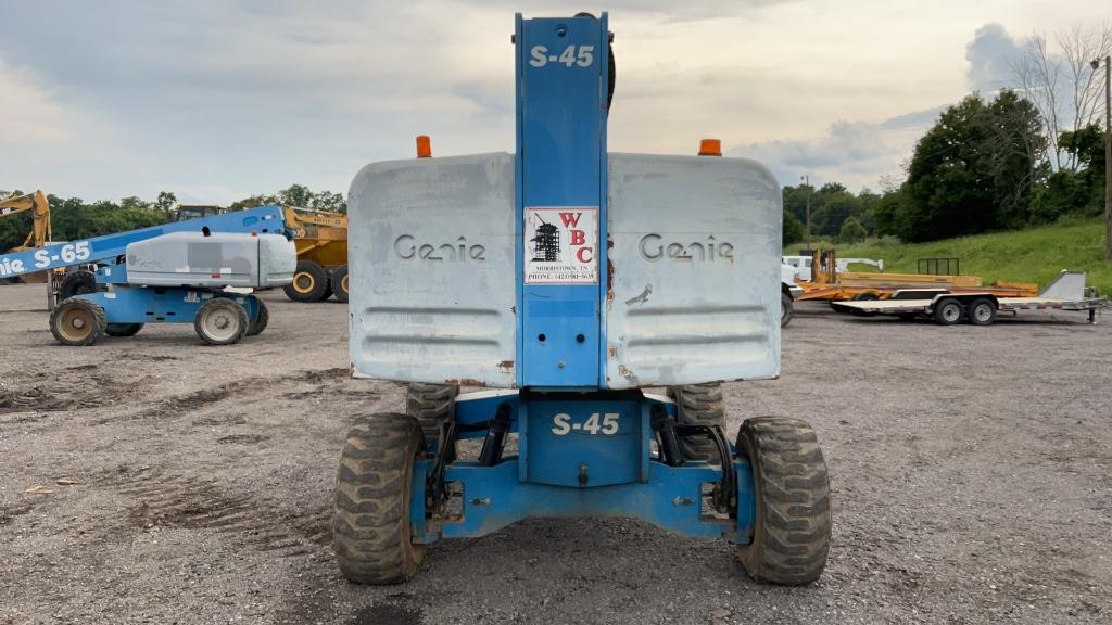 GENIE S-45 BOOM LIFT