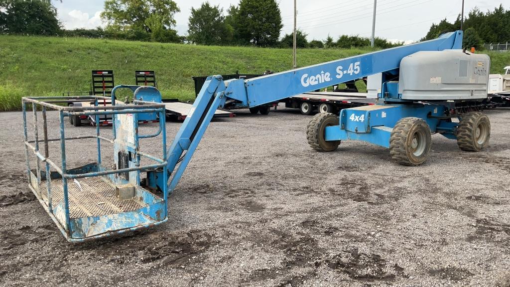 GENIE S-45 BOOM LIFT