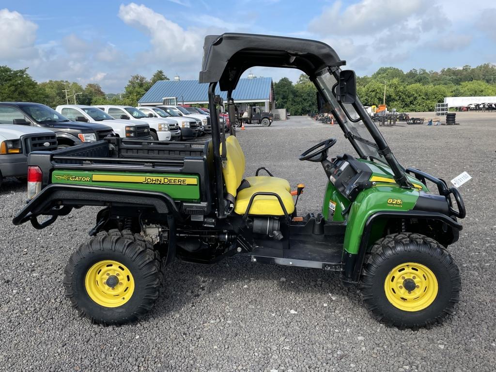 JOHN DEERE XUV 4X4 GATOR 825I