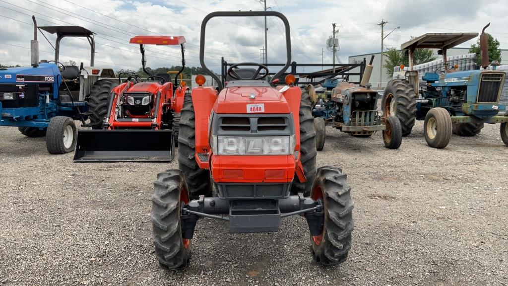 KUBOTA L2900 TRACTOR