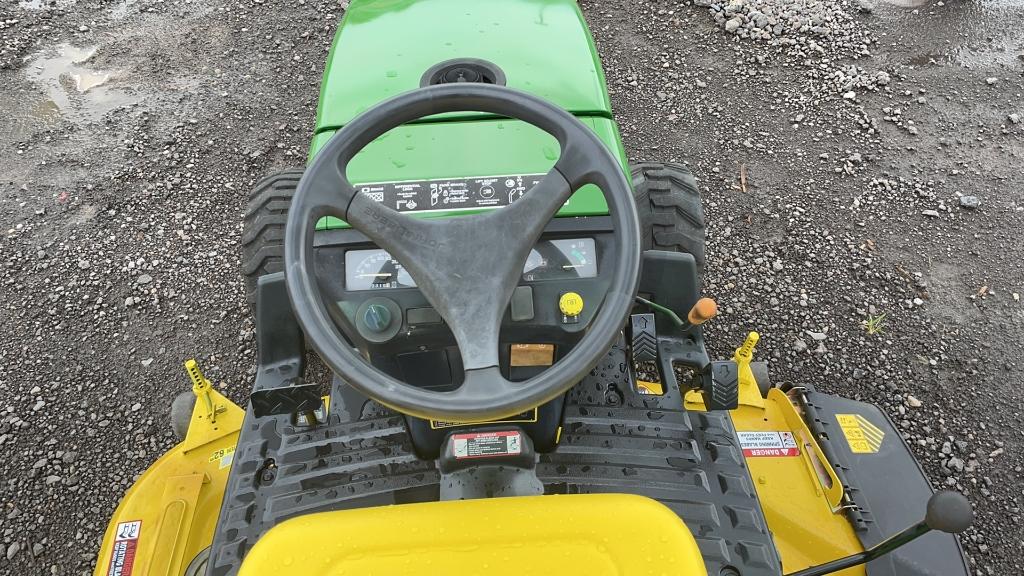 JOHN DEERE 2305 COMPACT TRACTOR