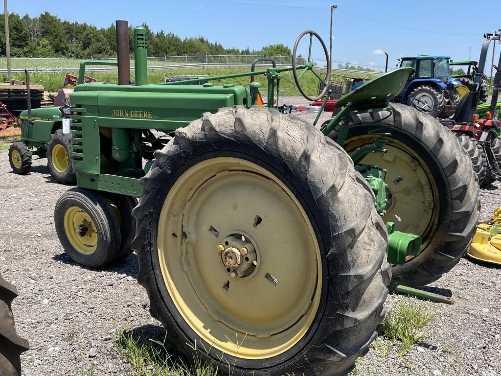 JOHN DEERE A TRACTOR