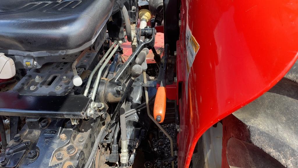 MASSEY FERGUSON 243 TRACTOR