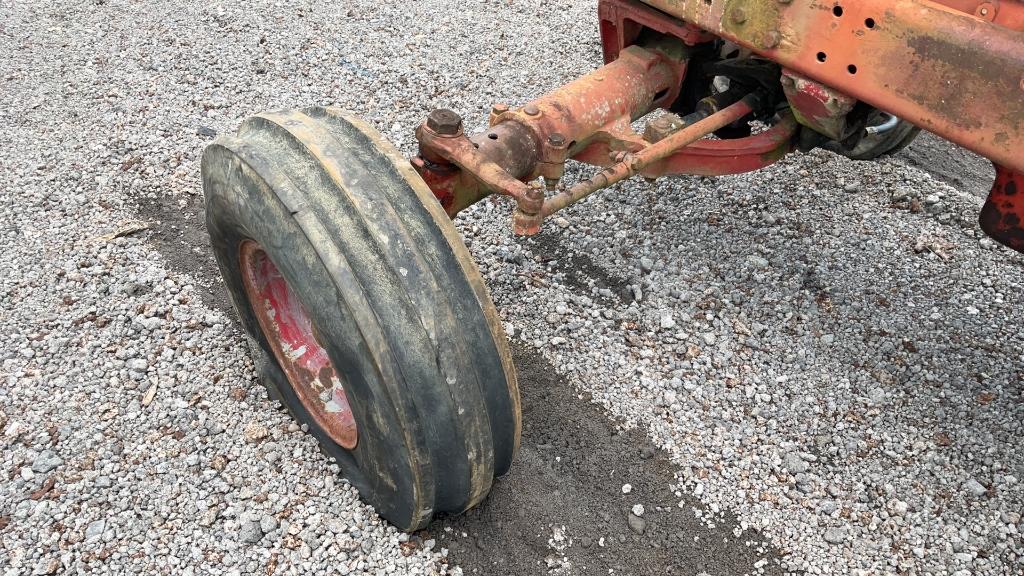 INTERNATIONAL HYDRO 100 TRACTOR