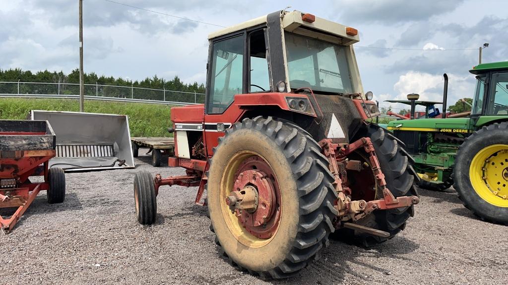 1086 INTERNATIONAL HARVESTOR TRACTOR