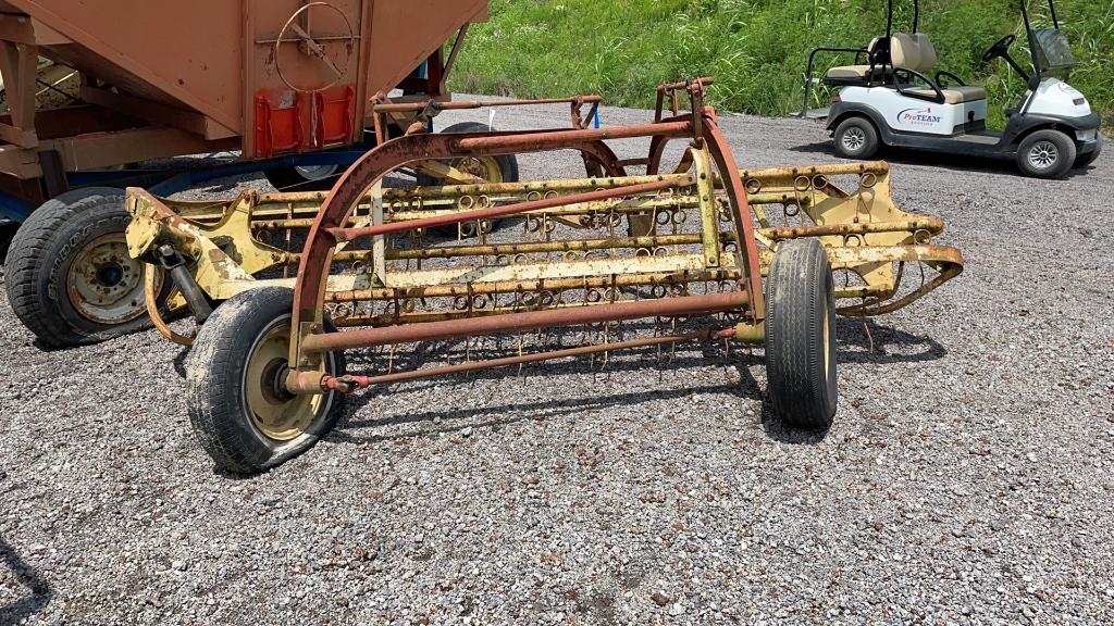 NEW HOLLAND 56 HAY RAKE