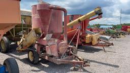 NEW HOLLAND 352 GRINDER MIXER