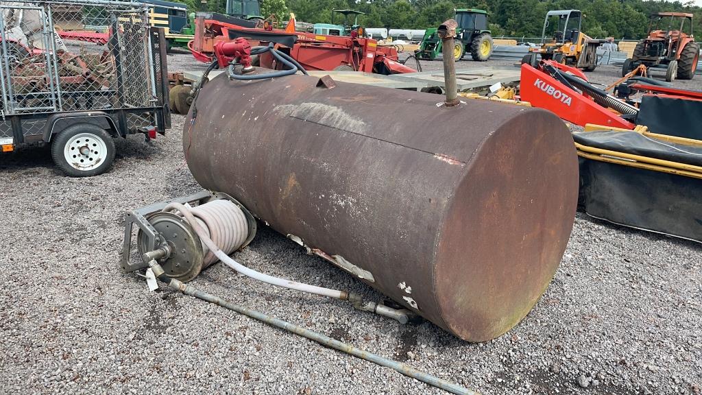 FUEL TANK WITH HOSE REEL