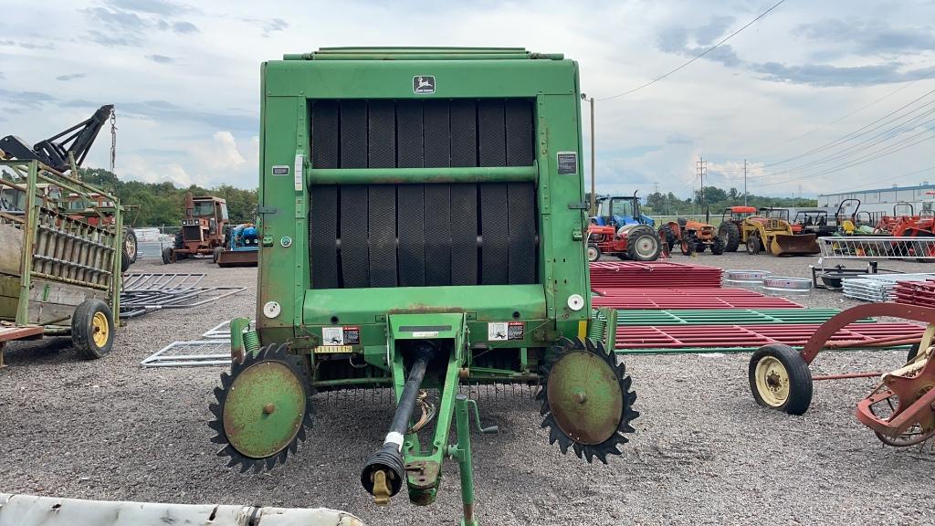 JOHN DEERE 566 ROUND BALER