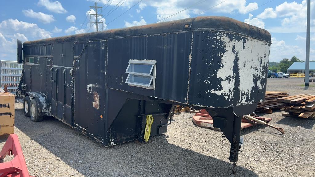 1980 SOONER 4 HORSE TRAILER