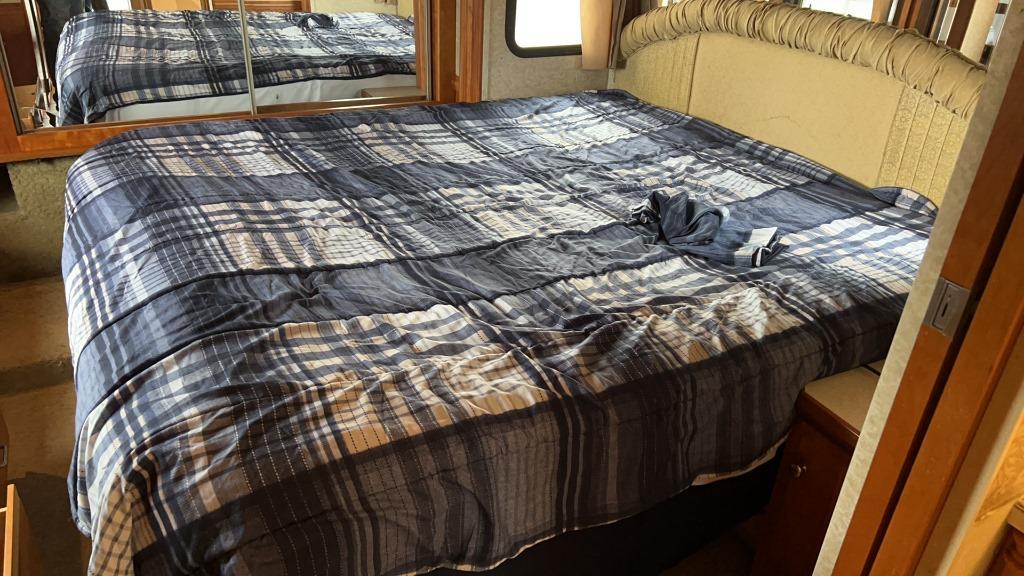 2007 NEWMAR DUTCH STAR 42' SINGLE AXLE MOTOR HOME