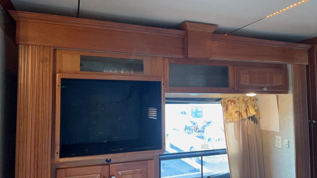 2007 NEWMAR DUTCH STAR 42' SINGLE AXLE MOTOR HOME