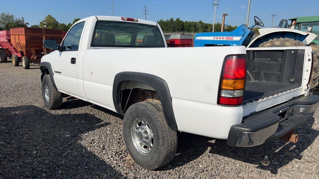 2004 GMC 2500 HD SINGLE CAB TRUCK