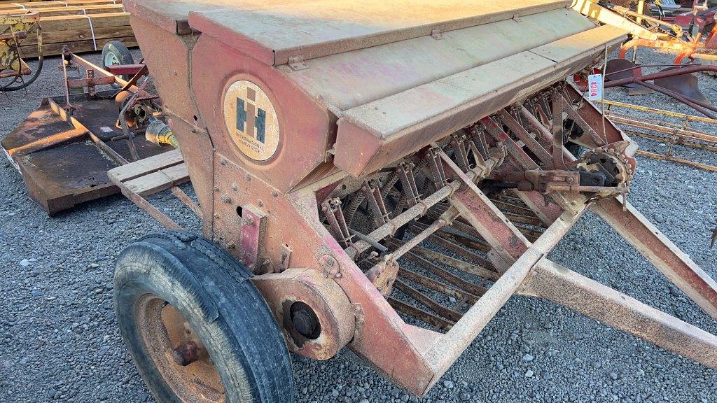 MCCORMICK INTERNATIONAL 7' PULL TYPE SEED DRILL