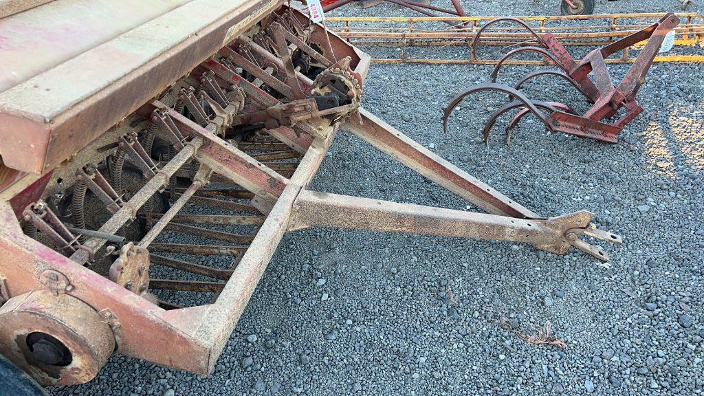 MCCORMICK INTERNATIONAL 7' PULL TYPE SEED DRILL