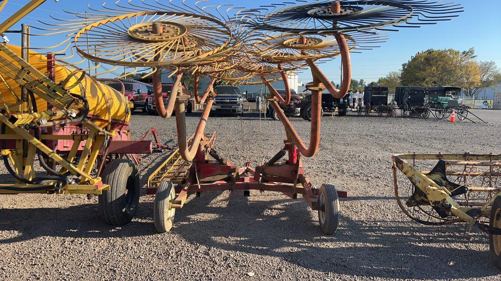 WALTON 8 WHEEL HAY RAKE