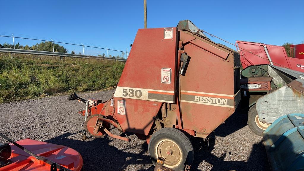 HESSTON 530 ROUND BALER