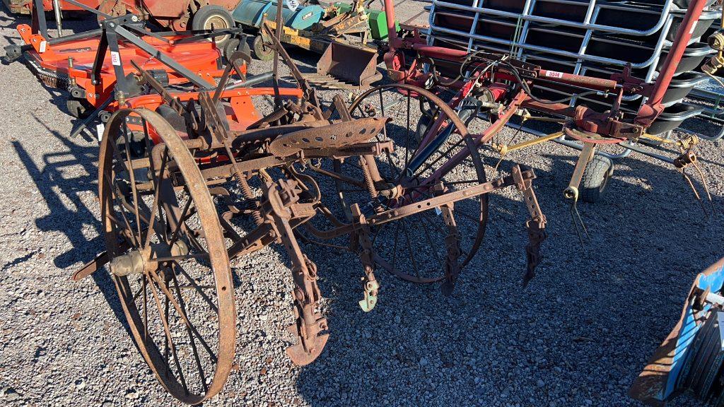 MCCORMICK DEERING PULL TYPE 1 ROW CULTIVATOR