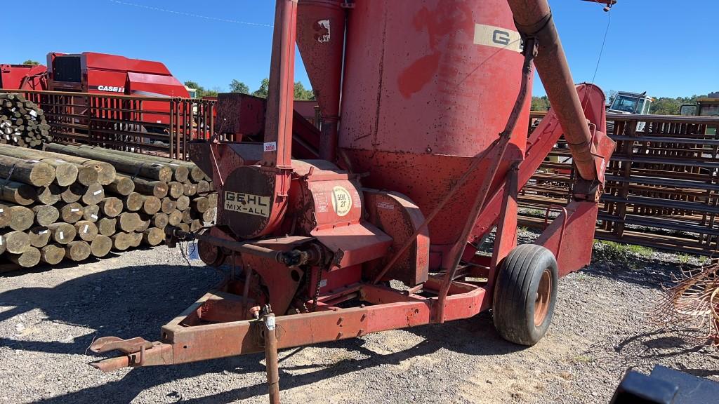 GEHL 95 GRINDER MIXER W/ LOADING AUGER