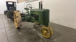 1940 JOHN DEERE B TRACTOR