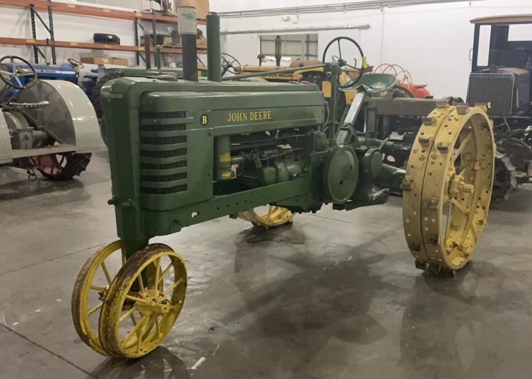 1940 JOHN DEERE B TRACTOR