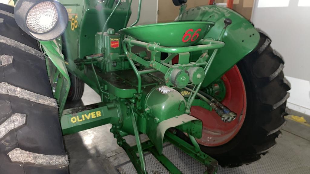 1949 OLIVER 66 TRACTOR