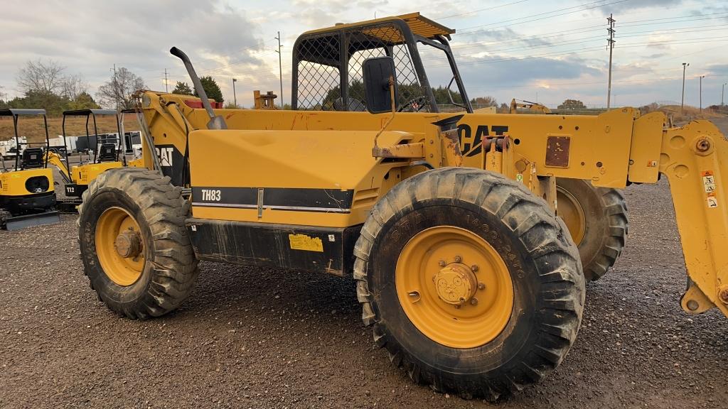 CAT TH83 TELEHANDLER