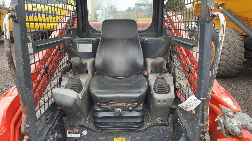 KUBOTA SVL75-2 TRACK SKID STEER