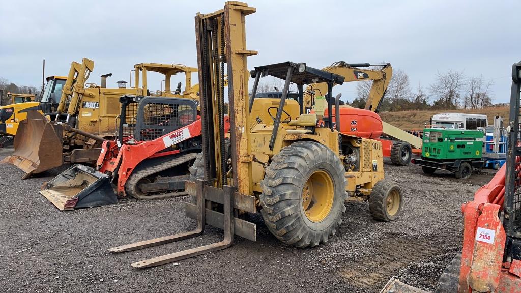 JOHN DEERE 901 ALL TERRAIN FORKLIFT