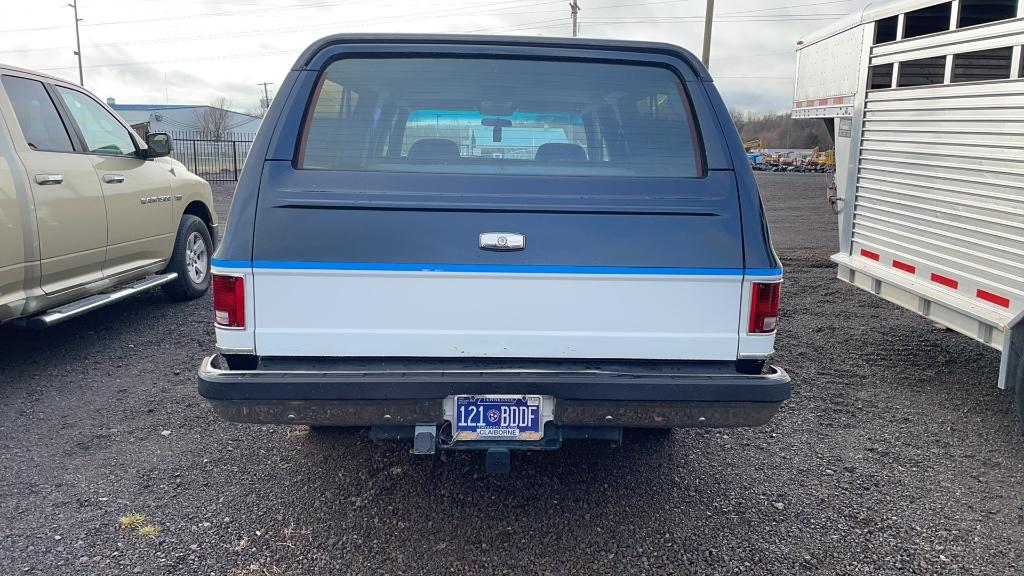 1989 CHEVROLET SUBURBAN