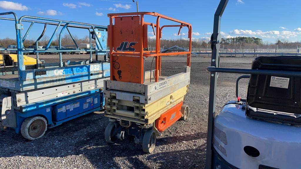 JLG 1930ES ELECTRIC MAN LIFT 19' HIGH